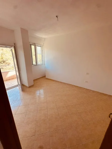 Durres, shitet apartament 2+1 , 106 m² (Shkembi Kavajes)