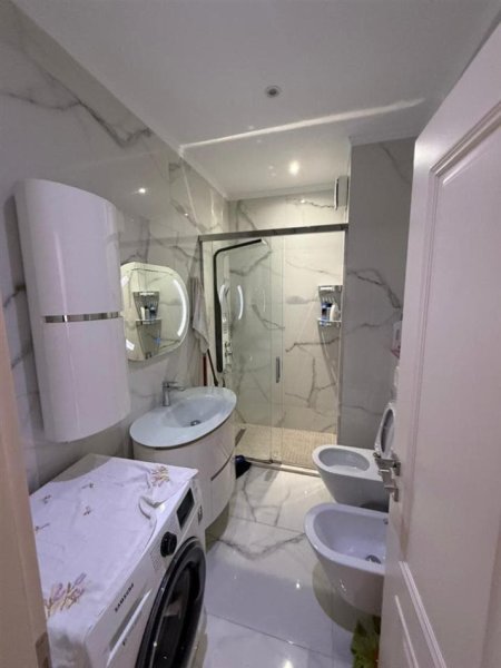 Shqiperi, jepet me qera apartament 2+1+Ballkon Kati 4, 117 m² 1.000 € (Xhamlliku)