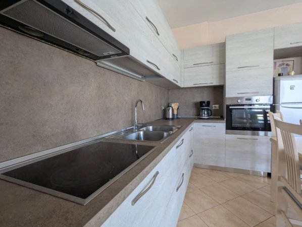 Tirane, jepet me qera apartament 2+1+Ballkon Kati 8, 104 m² 820 € (Zogu i zi)