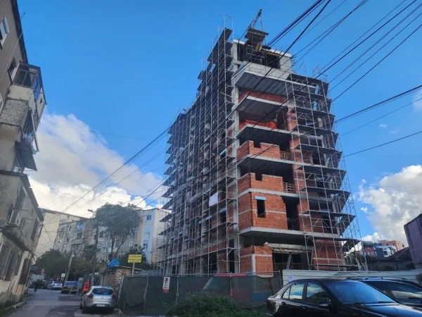 Tirane, Liste me oferta dyqan Kati 0, 48 m² 