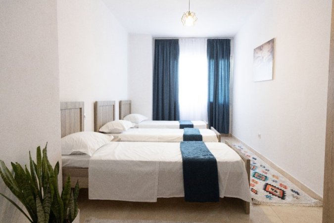 Durres Plazh, jepet me qera apartament 2+1+Ballkon Kati 3, 95 m² 700 € (Rruga Andon Boshnjaku)