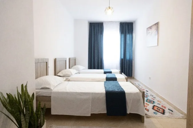 Durres Plazh, jepet me qera apartament 2+1+Ballkon Kati 3, 95 m² 700 € (Rruga Andon Boshnjaku)