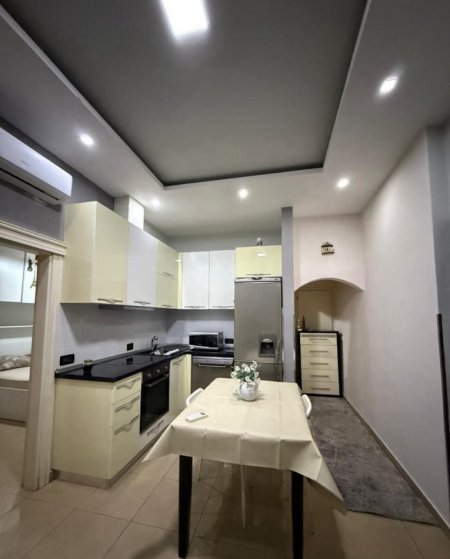 Tirane, jepet me qera apartament 1+1+Ballkon Kati 3, 60 m² 500 € (TREGU ELEKTRIK)