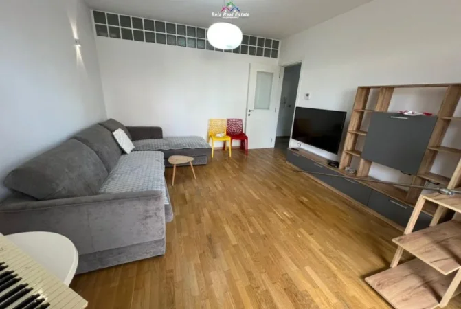 Tirane, jepet me qera apartament 2+1+Aneks+Ballkon Kati 4, 115 m² 1.500 € (Piramida)