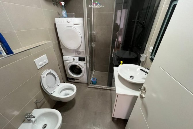 Tirane, jepet me qera apartament 2+1+Aneks+Ballkon Kati 4, 115 m² 1.500 € (Piramida)