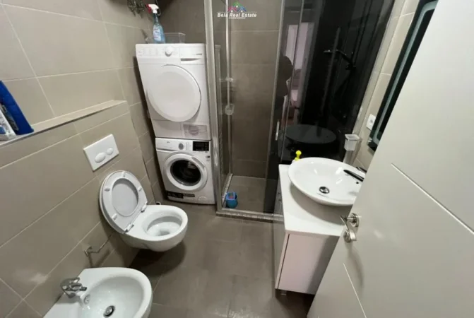 Tirane, jepet me qera apartament 2+1+Aneks+Ballkon Kati 4, 115 m² 1.500 € (Piramida)