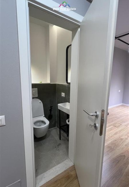 Tirane, jepet me qera ambjent biznesi Kati 2, 75 m² 1.200 € (Myslym Shyri)