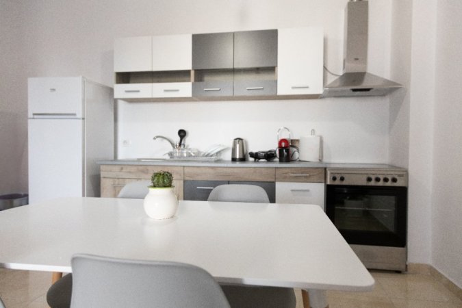 Durres Plazh, jepet me qera apartament 2+1+Ballkon Kati 3, 95 m² 700 € (Rruga Andon Boshnjaku)