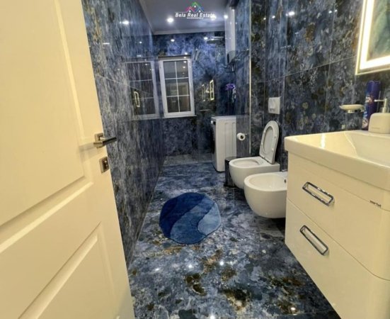 Tirane, jepet me qera apartament 1+1 Kati 3, 70 m² 700 € (Blloku)