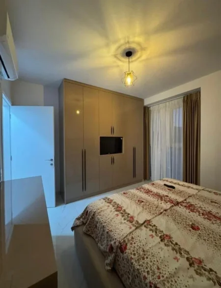 Tirane, jepet me qera apartament 1+1+Ballkon Kati 8, 65 m² 550 € 
