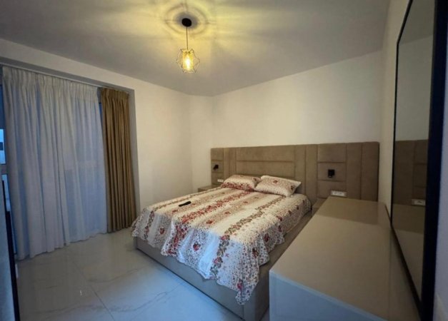 Tirane, jepet me qera apartament 1+1+Ballkon Kati 8, 65 m² 550 € 