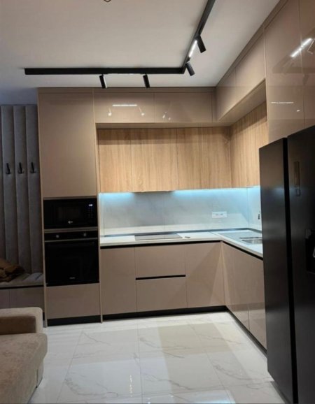 Tirane, jepet me qera apartament 1+1+Ballkon Kati 8, 65 m² 550 € 