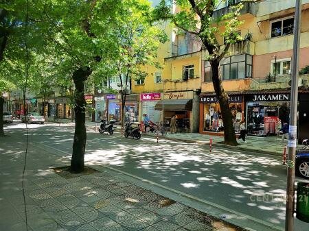 Tirane, jepet me qera ambjent biznesi Kati 0, 620 m² 140.000 € (Bllok)