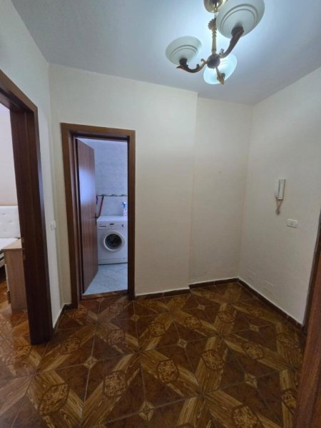 Tirane, jepet me qera apartament 1+1+Ballkon Kati 2, 65 m² 500 € 