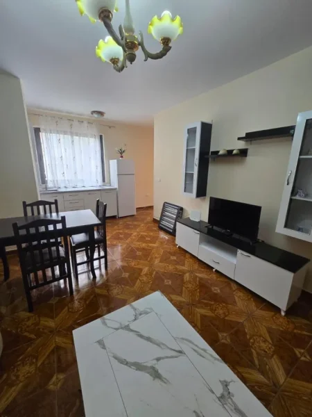 Tirane, jepet me qera apartament 1+1+Ballkon Kati 2, 65 m² 500 € 