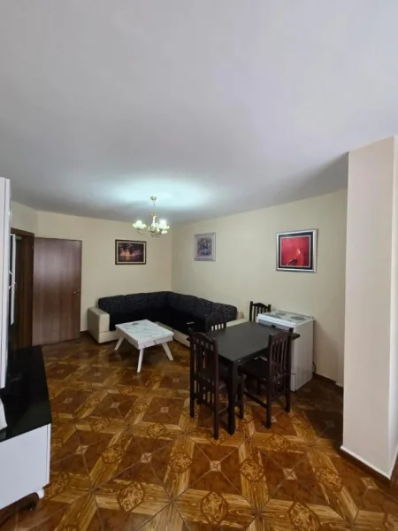 Tirane, jepet me qera apartament 1+1+Ballkon Kati 2, 65 m² 500 € 