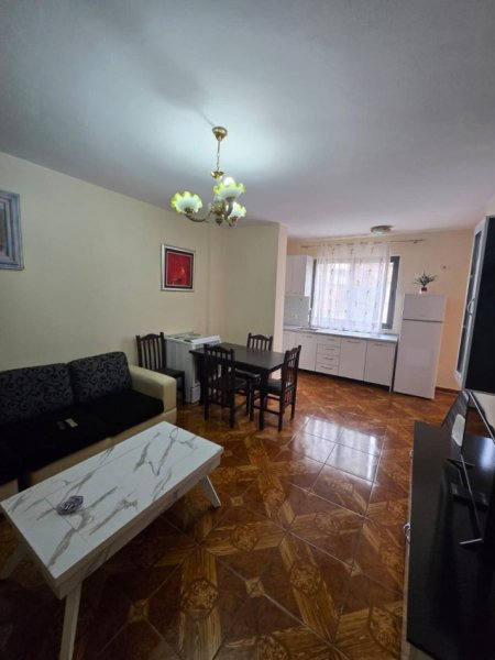 Tirane, jepet me qera apartament 1+1+Ballkon Kati 2, 65 m² 500 € 