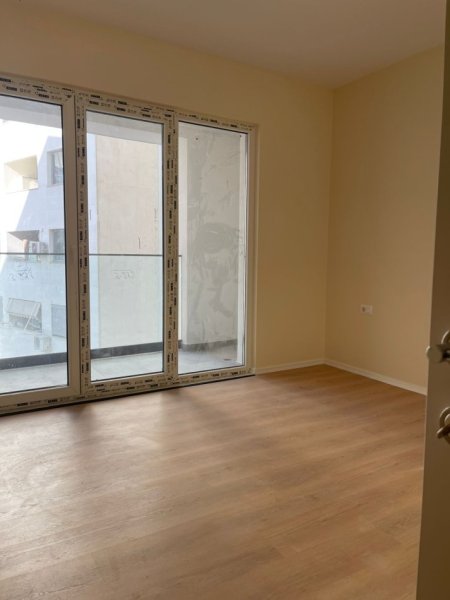Tirane, jepet me qera apartament 2+1+Ballkon Kati 3, 87 m² 600 € (Astir , Kompleksi Molla)
