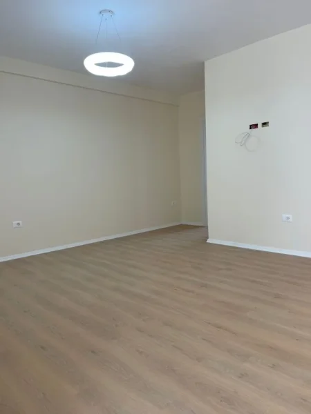 Tirane, jepet me qera apartament 2+1+Ballkon Kati 3, 87 m² 600 € (Astir , Kompleksi Molla)