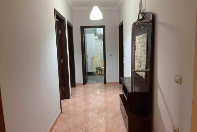Tirane, jepet me qera apartament 2+1+Ballkon Kati 2, 108 m² 450 € (Rruga 3 Deshmoret)