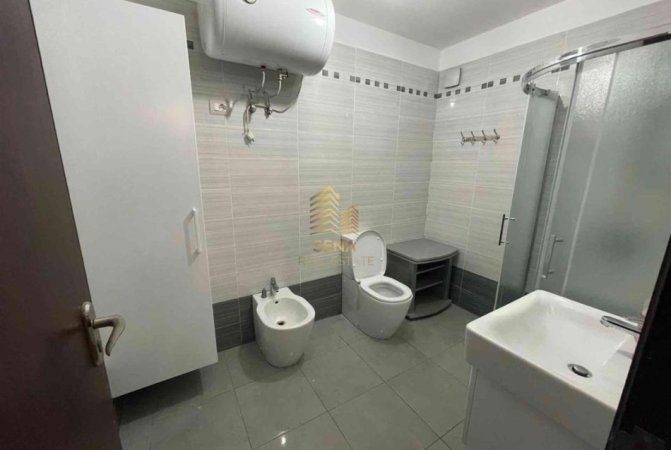 Tirane, jepet me qera apartament 2+1+Ballkon Kati 2, 108 m² 450 € (Rruga 3 Deshmoret)