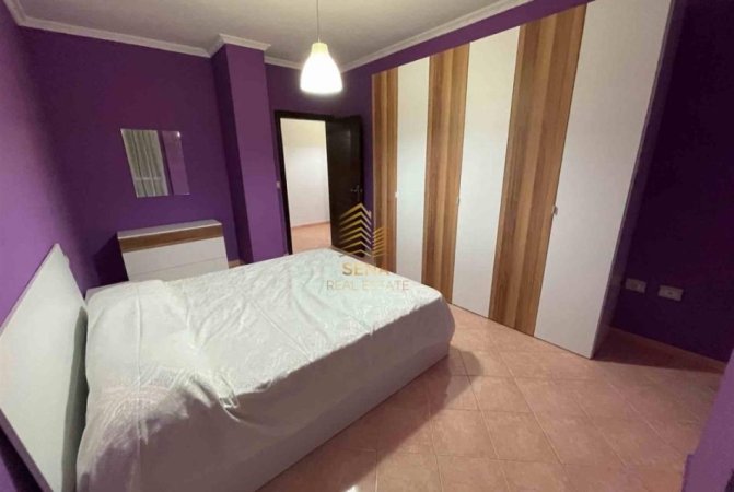 Tirane, jepet me qera apartament 2+1+Ballkon Kati 2, 108 m² 450 € (Rruga 3 Deshmoret)