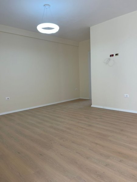 Tirane, jepet me qera apartament 2+1+Ballkon Kati 3, 90 m² 600 € 