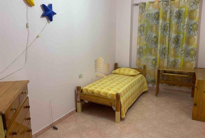 Tirane, jepet me qera apartament 2+1+Ballkon Kati 2, 108 m² 450 € (Rruga 3 Deshmoret)