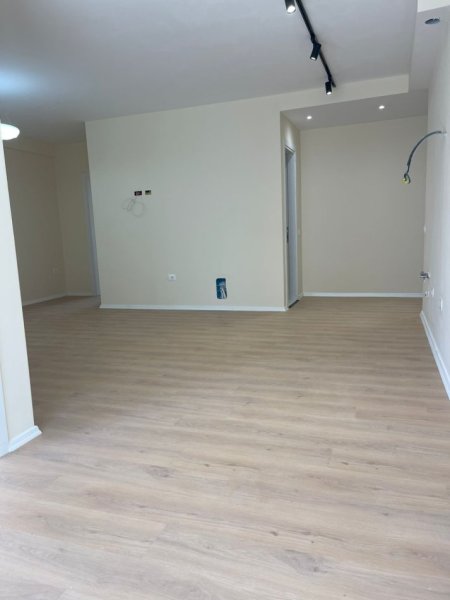 Tirane, jepet me qera apartament 2+1+Ballkon Kati 3, 90 m² 600 € 