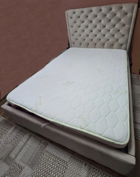 Fier, shes Krevat me tapiceri,me mekanizem,me dyshek 140x190 te perfshire 400 €