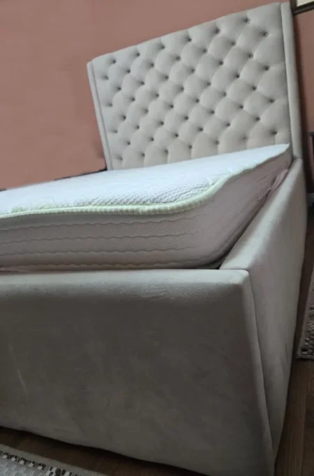 Fier, shes Krevat me tapiceri,me mekanizem,me dyshek 140x190 te perfshire 400 €