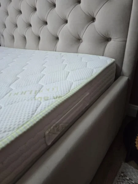 Fier, shes Krevat me tapiceri,me mekanizem,me dyshek 140x190 te perfshire 400 €