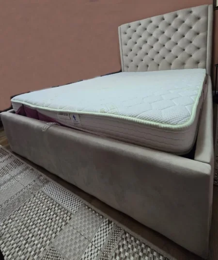 Fier, shes Krevat me tapiceri,me mekanizem,me dyshek 140x190 te perfshire 400 €