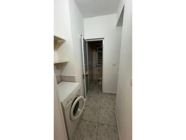 Tirane, jepet me qera apartament 2+1 Kati 1, 87 m² 650 € (Rruga Fortuzi)