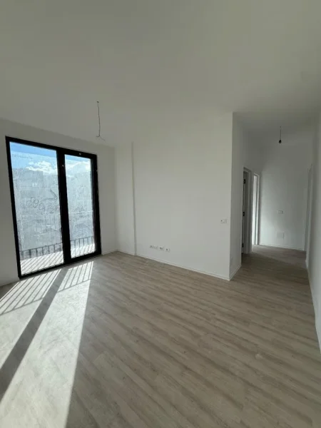 Tirane, jepet me qera zyre Kati 3, 100 m² 1.500 € (Parku Olimpik)