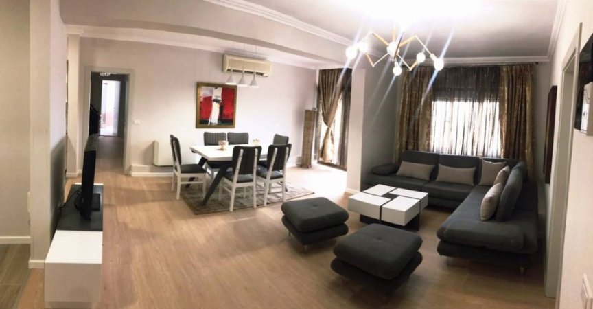 Tirane, jepet me qera apartament 3+1+Aneks+Ballkon Kati 6, 130 m² 1.100 € (PIAZZA)
