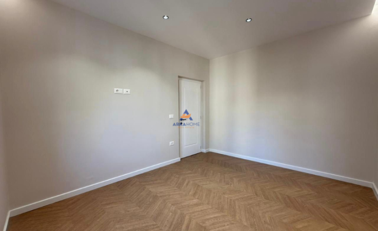 Tirane, shitet apartament 2+1+Ballkon Kati 4, 90 m² 255.000 € (Myslym Shyri)