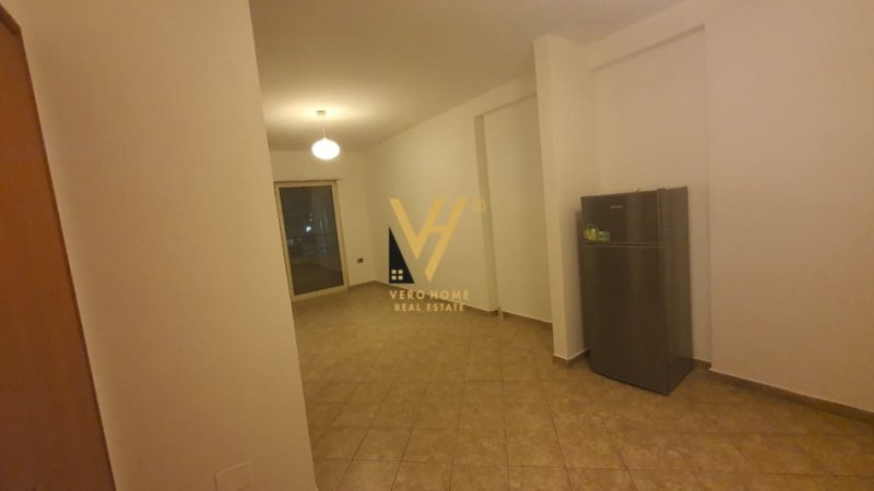 Tirane, jepet me qera apartament 1+1+Ballkon Kati 3, 72 m² 500 € (KOMUNA E PARISIT)