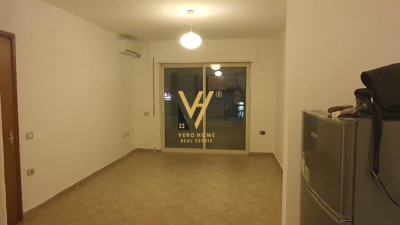 Tirane, jepet me qera apartament 1+1+Ballkon Kati 3, 72 m² 500 € (KOMUNA E PARISIT)