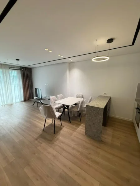 Tirane, jepet me qera apartament 3+1+Aneks+Ballkon , 150 m² 1.700 € (Komuna Parisit)