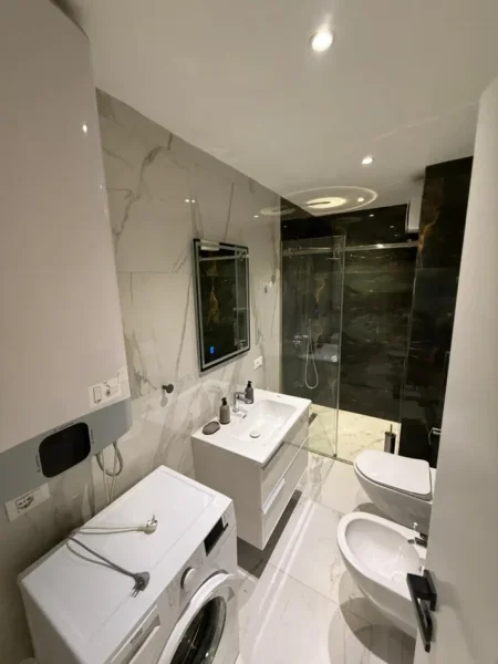 Tirane, jepet me qera apartament 3+1+Aneks+Ballkon , 150 m² 1.700 € (Komuna Parisit)