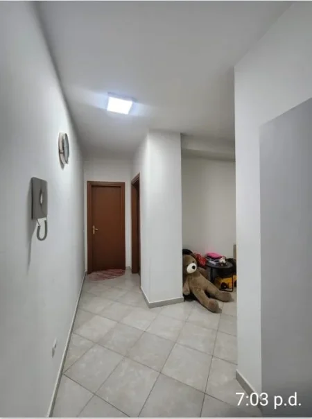 Tirane, shitet apartament 2+1+Ballkon Kati 3, 75 m² 160.000 € (Ish Parku)