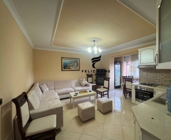 Tirane, jepet me qera apartament 2+1 Kati 2, 100 m² 600 € (PAZARI I RI)