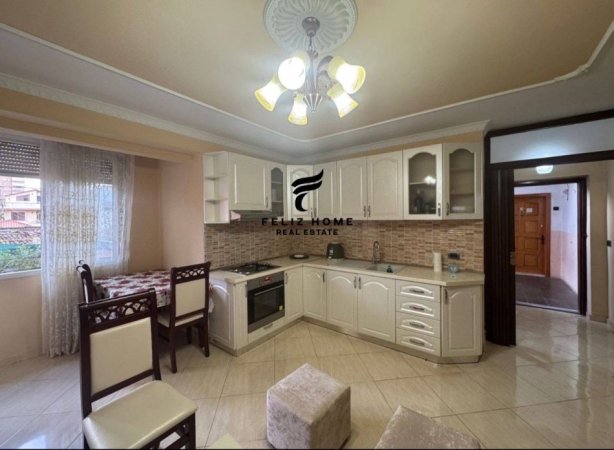 Tirane, jepet me qera apartament 2+1 Kati 2, 100 m² 600 € (PAZARI I RI)