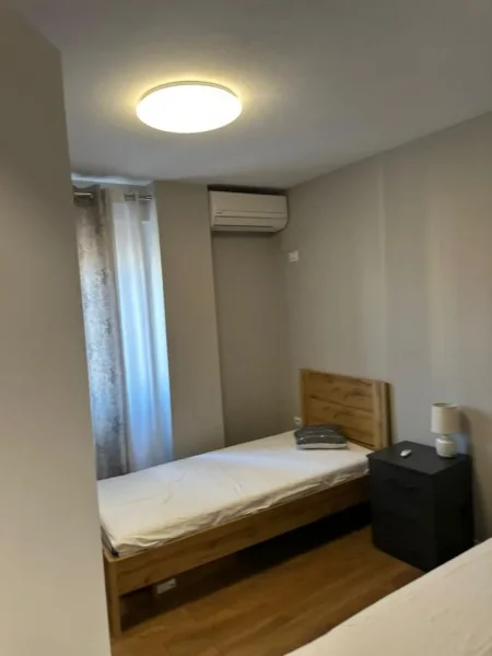 Tirane, jepet me qera apartament 2+1+Ballkon Kati 7, 90 m² 800 € (Rruga. Jordan Misja)