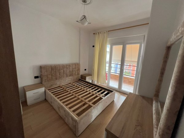 Tirane, jepet me qera apartament 1+1+Ballkon Kati 5, 73 m² 700 € (Kompleksi Delijorgji)