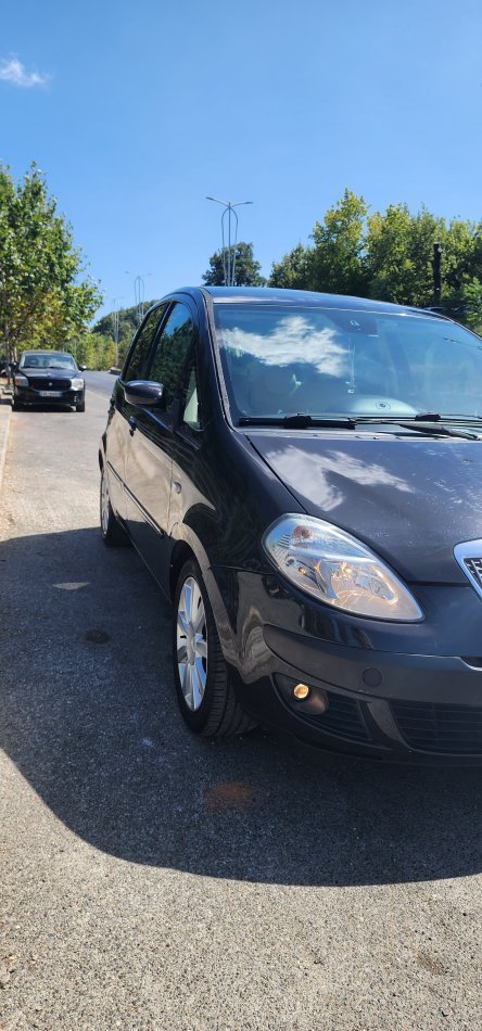 Tirane, shes makine Lancia musa Benzin, e zeze automatik Klima 2.500 €
