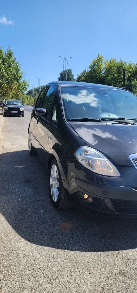Tirane, shes makine Lancia musa Benzin, e zeze automatik Klima 2.500 €