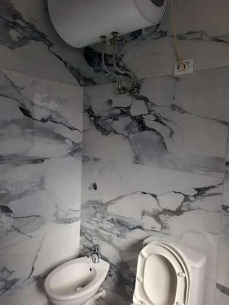 Tirane, jepet me qera apartament 1+1+Ballkon Kati 6, 60 m² 500 € (Rruga Dibres)