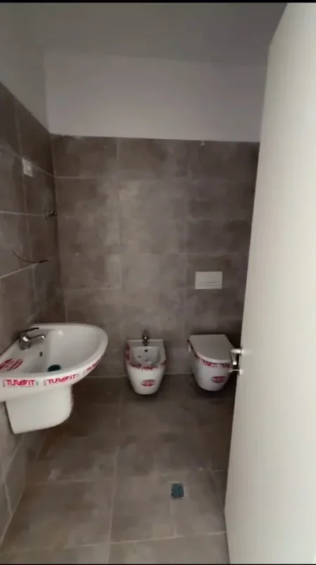 Tirane, shitet apartament 2+1+Aneks+Ballkon Kati 6, 97 m² 105.900 € (Kompleksi Univers City)